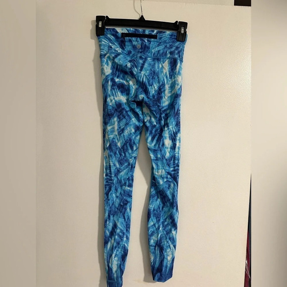 Lululemon Size 2 Blue Patterned Leggings - Picture 3 of 5